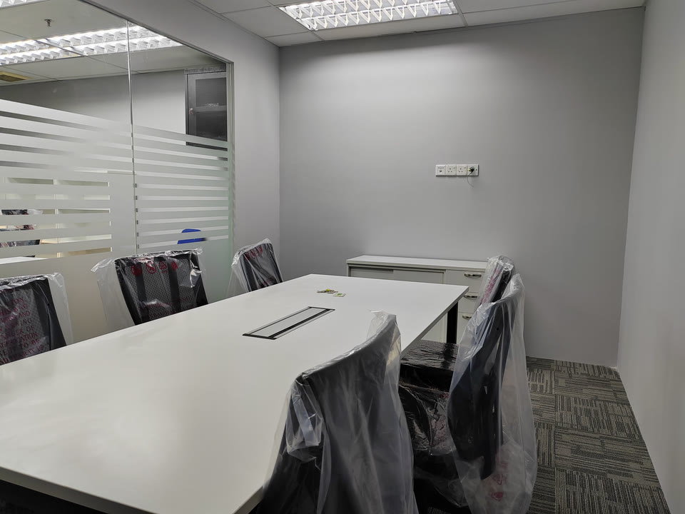 Charles Taylor - Meeting Room, ADL supplied completed project photograph.