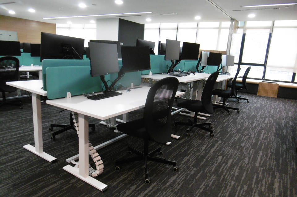 Charles Taylor - Open-plan Workstations, ADL supplied completed project photograph.